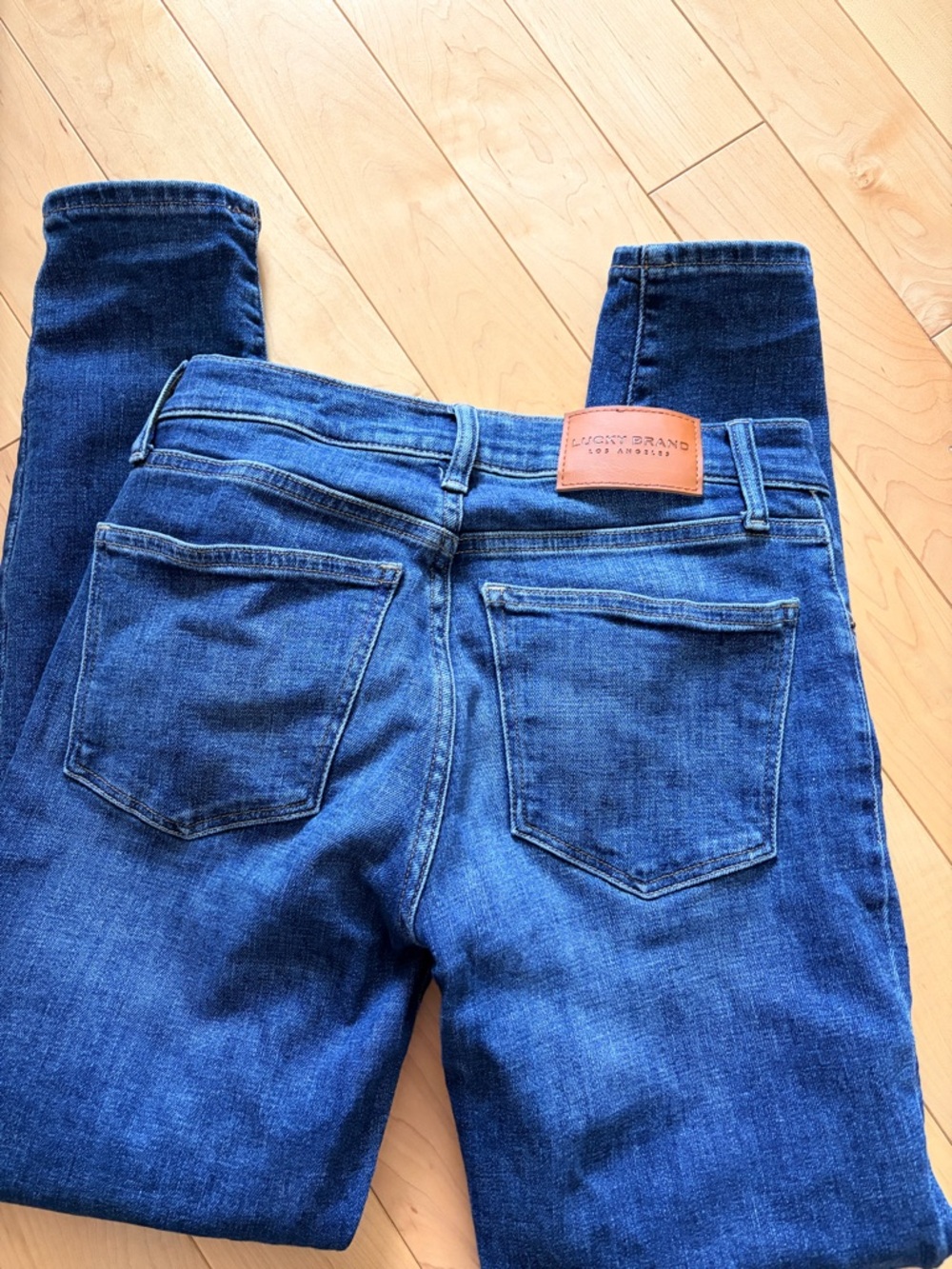 Women’s skinny lucky jeans